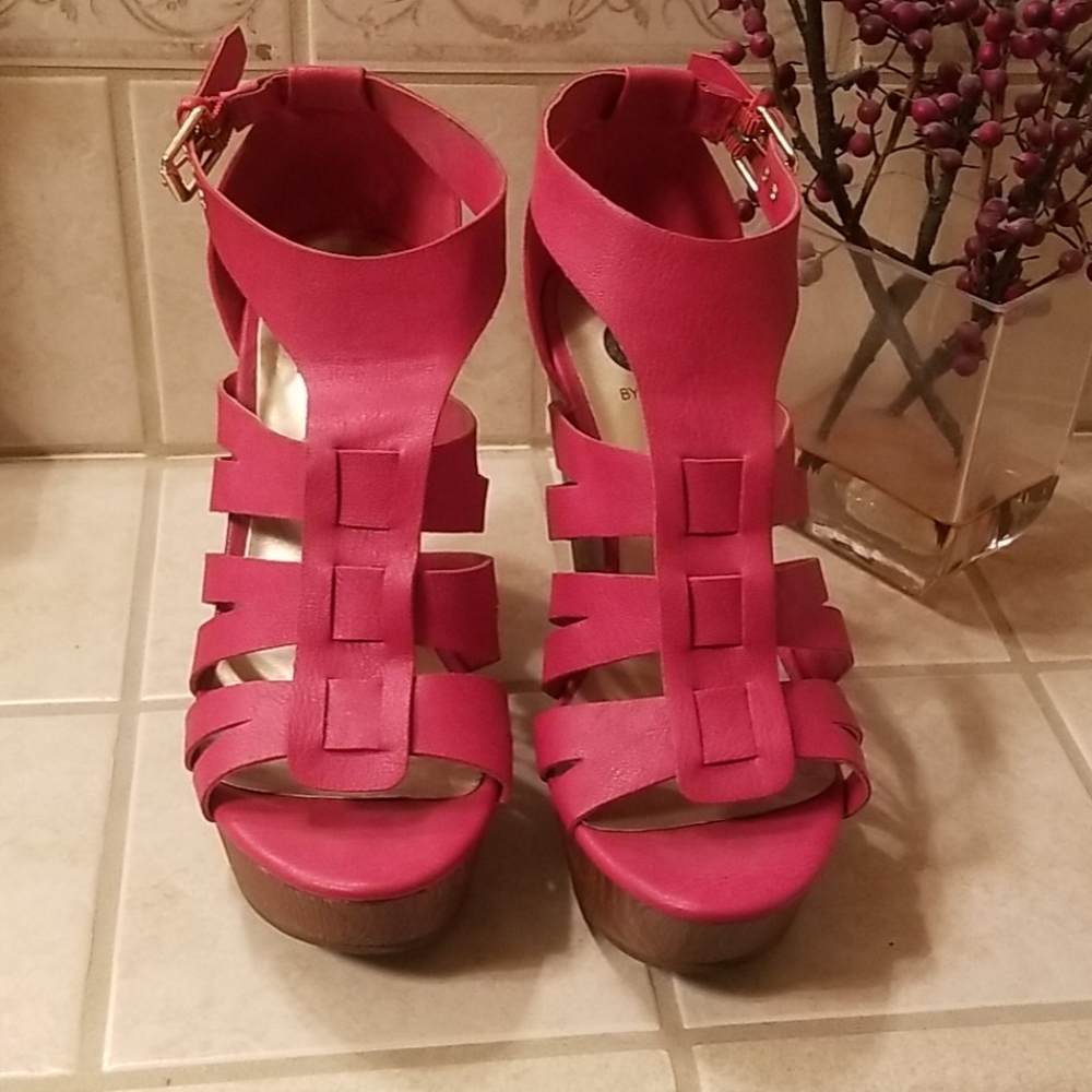 Shoes - Picture 3 of 4